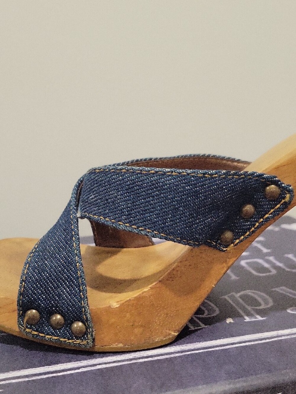 Candie's Y2k Blue Denim Crisscross Wooden-Style Sandals - Picture 11 of 11